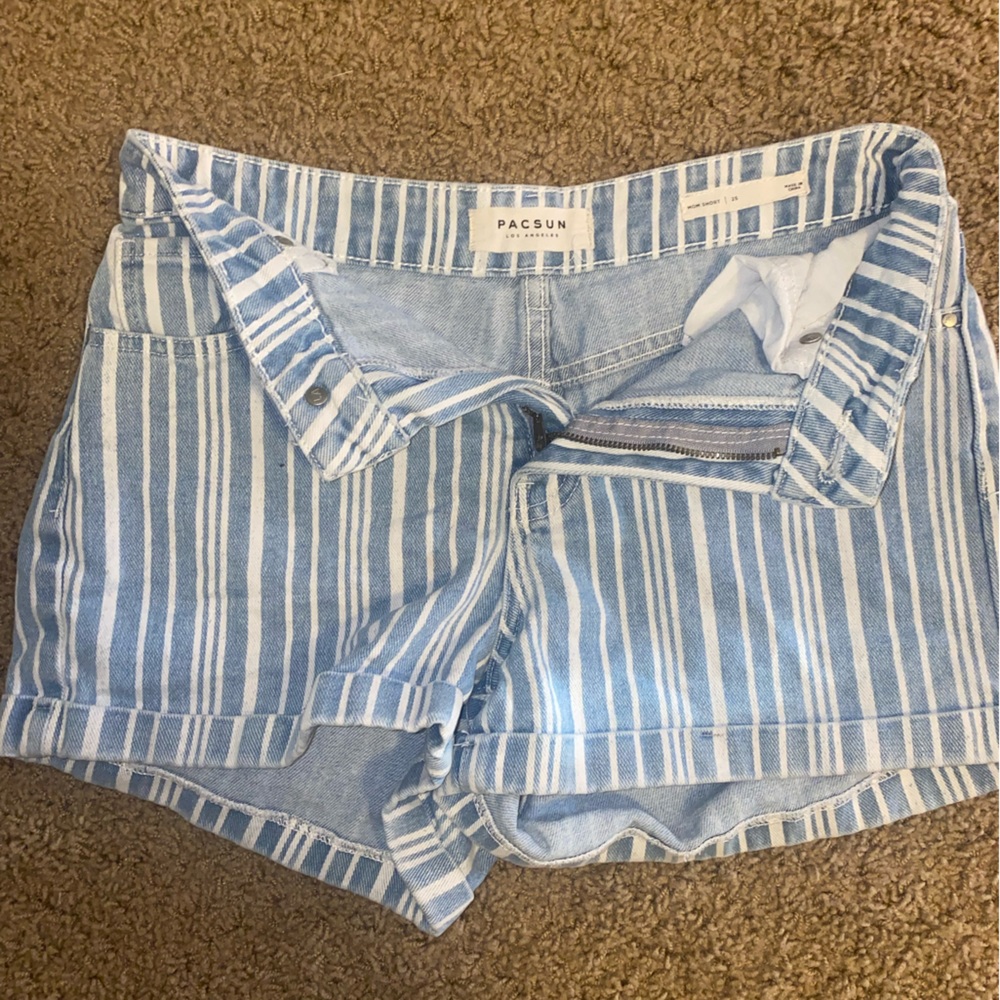 Pac Sun mom short